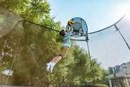 Charger l'image dans la visionneuse de galerie, young boy playing basketball with a springfree trampoline ball
