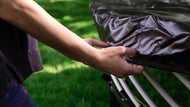 Charger l'image dans la visionneuse de galerie, hands of a lady putting a cover to an outdoor trampoline