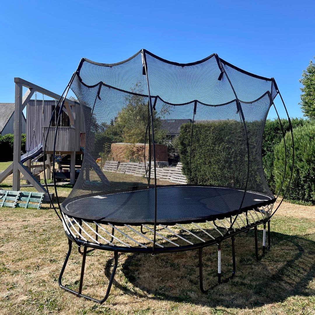 Trampoline rectangulaire : avantages, tailles et alternative