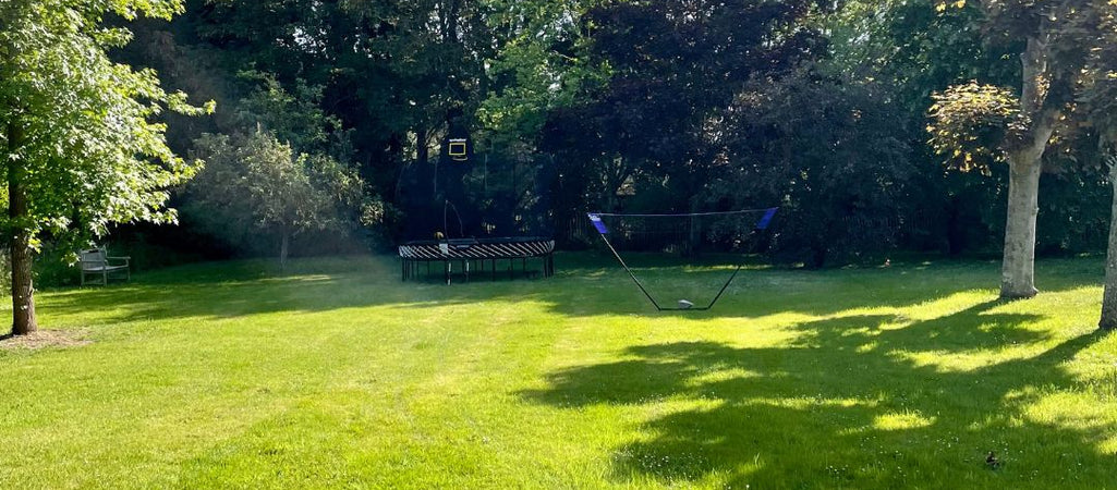 Un Trampoline dans le Jardin : Et si Élégance et Design allaient de Pair ?